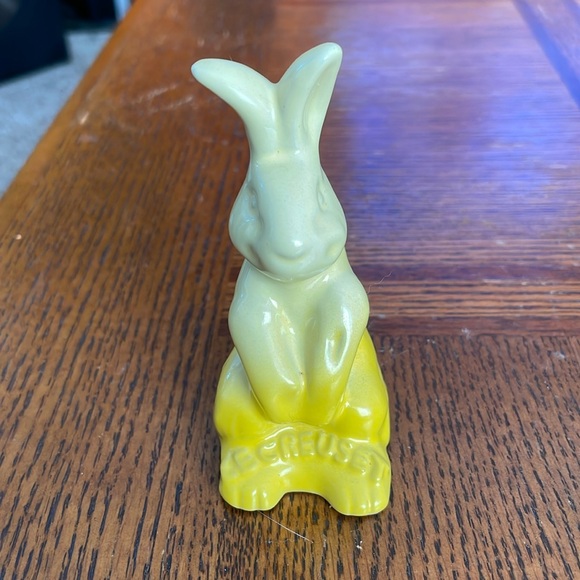 Le Creuset Bunny Pie Bird baking funnel - Picture 1 of 5